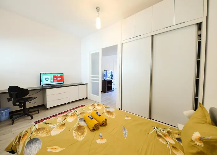 Old Town Retreat 7 *